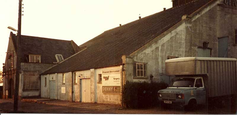 Defunct cinema building in 1981